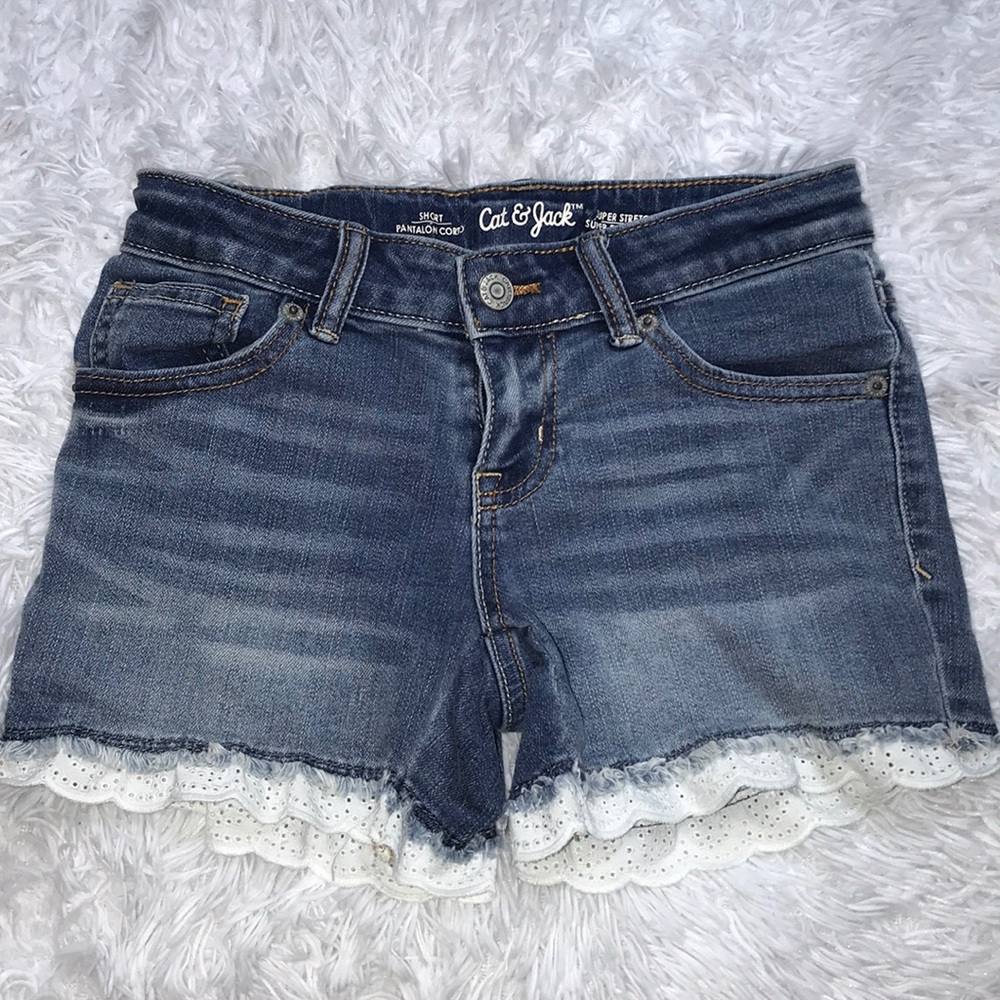 Cat & Jack Girl’s Jean Lace Trim Shorts 7/8